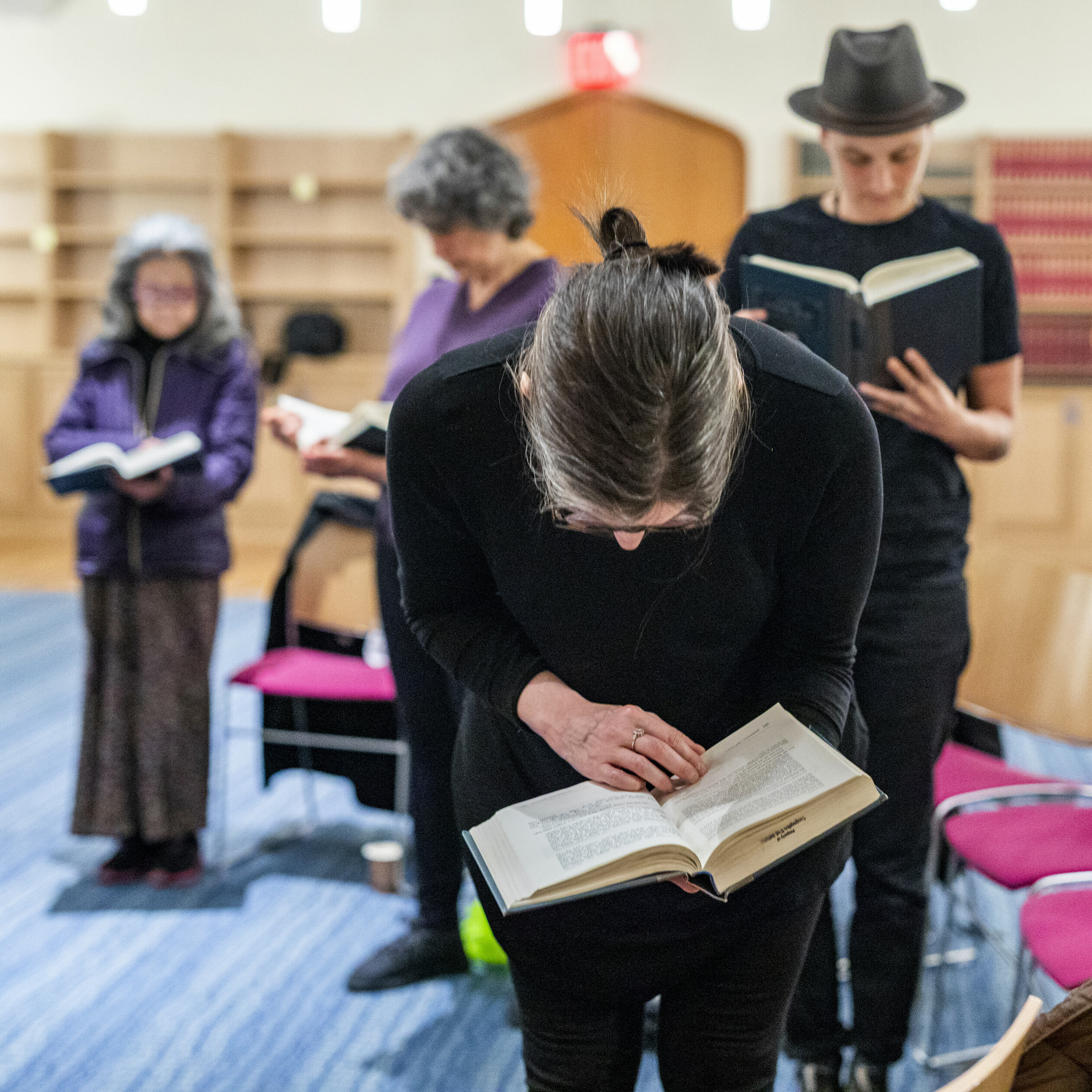 b'nai jeshurun members reading together