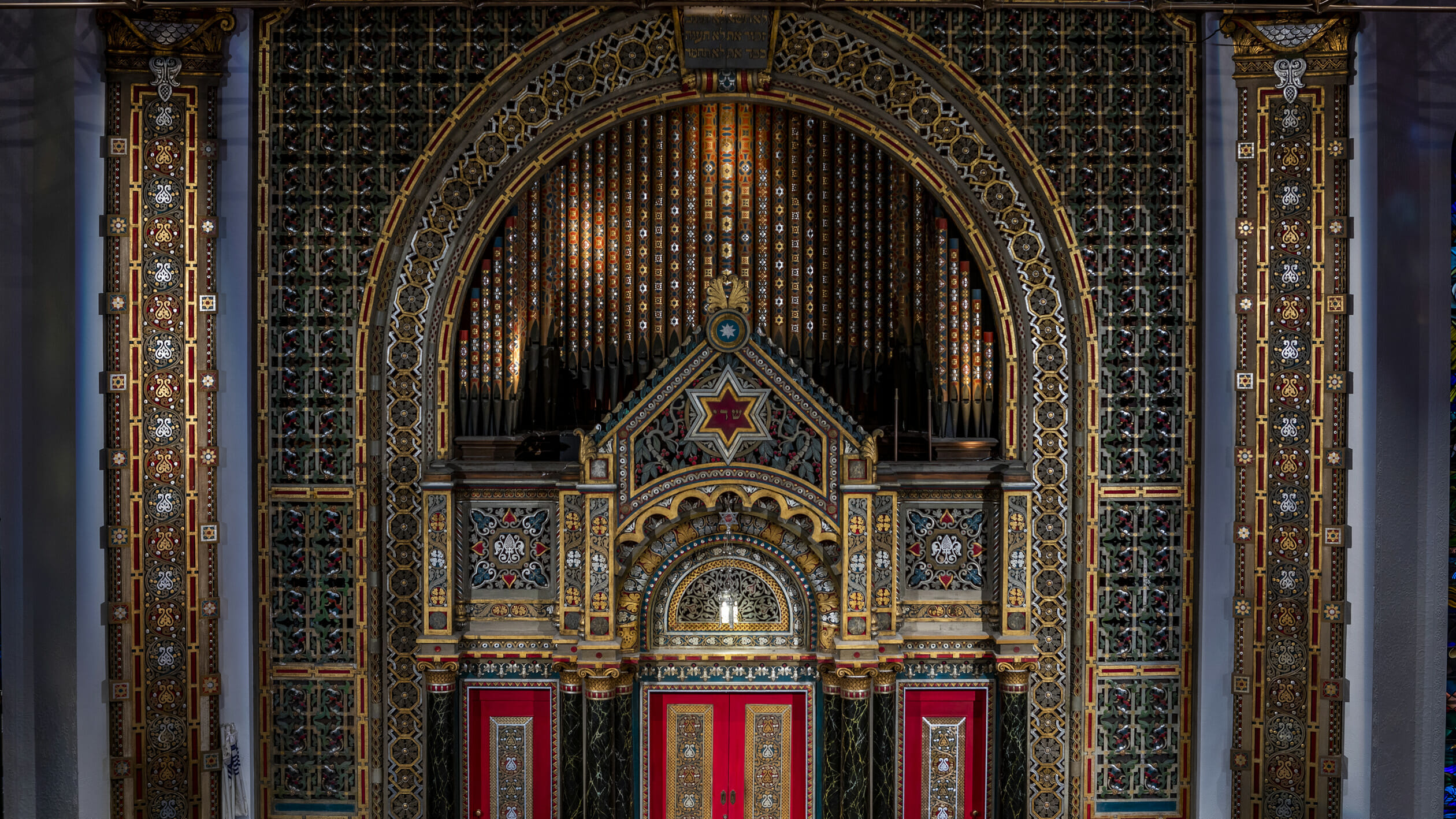 ornate designs at b'nai jeshurun