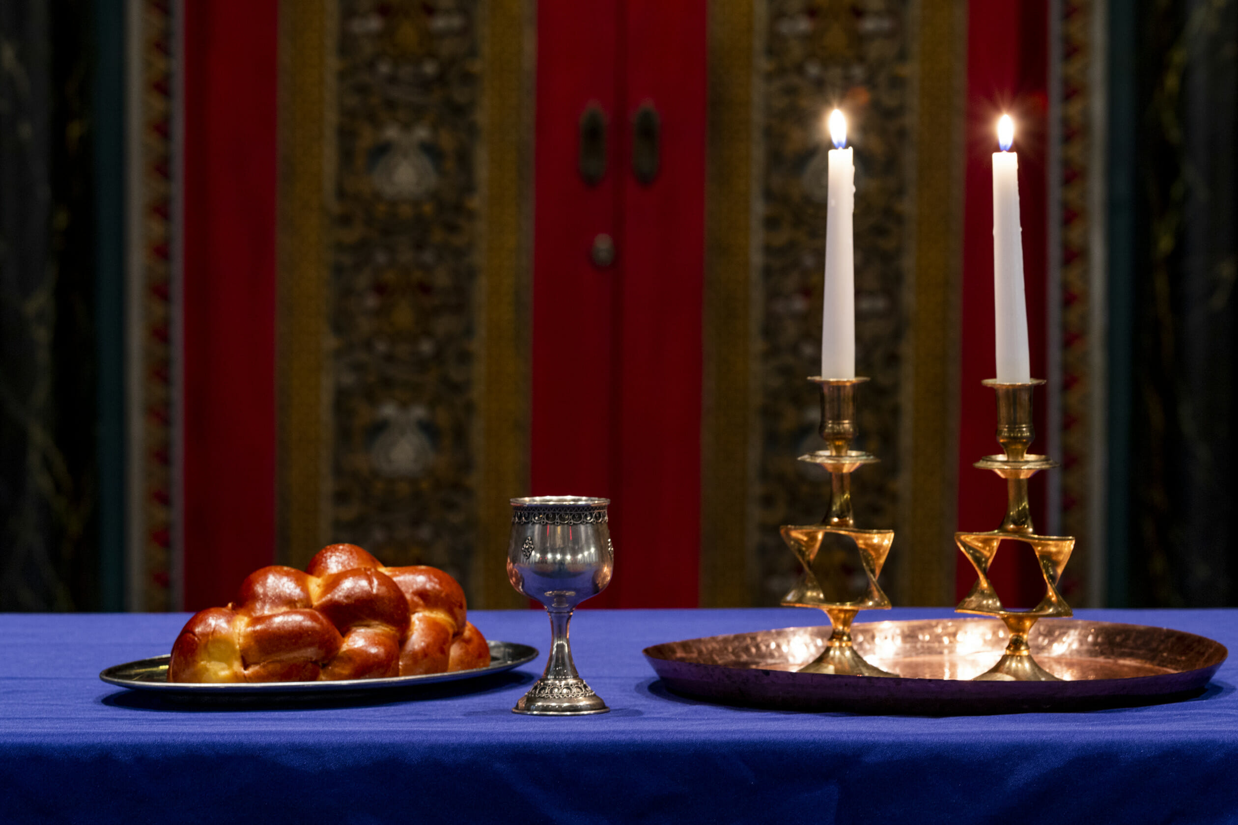 challah bread and candles for shabbat